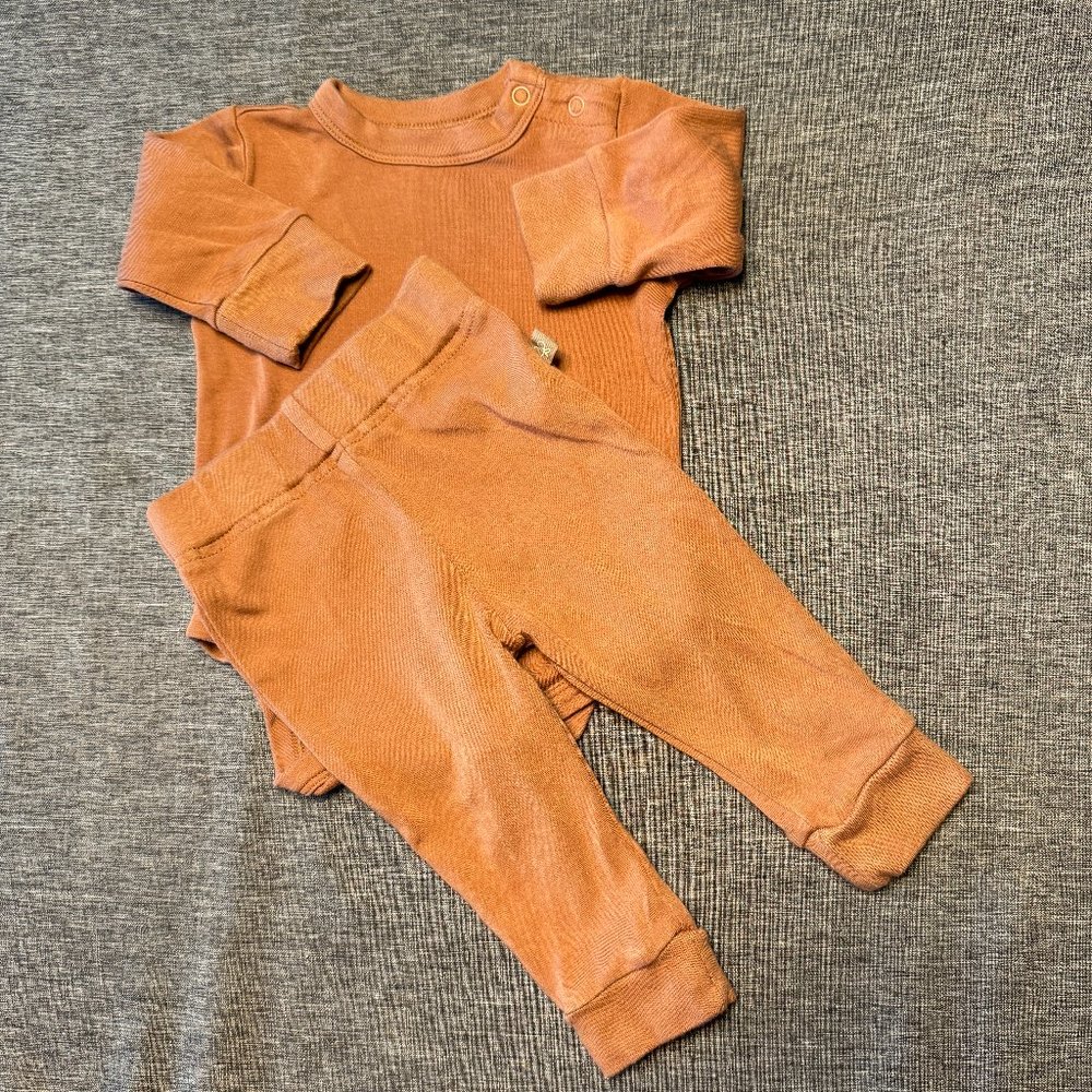 GOUMI Bodysuit and pants - Size 6 - 12 mo - brown
